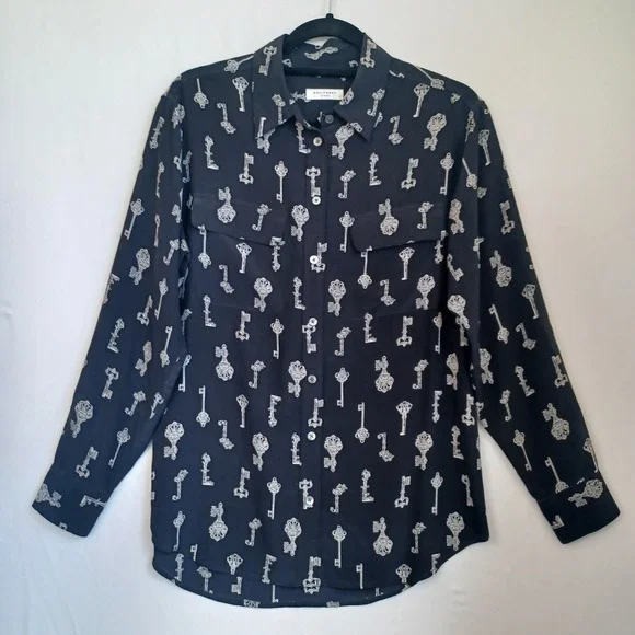 Equipment Femme Black White 100% Silk Skeleton Key Print Button Down Shirt S - Picture 10 of 10